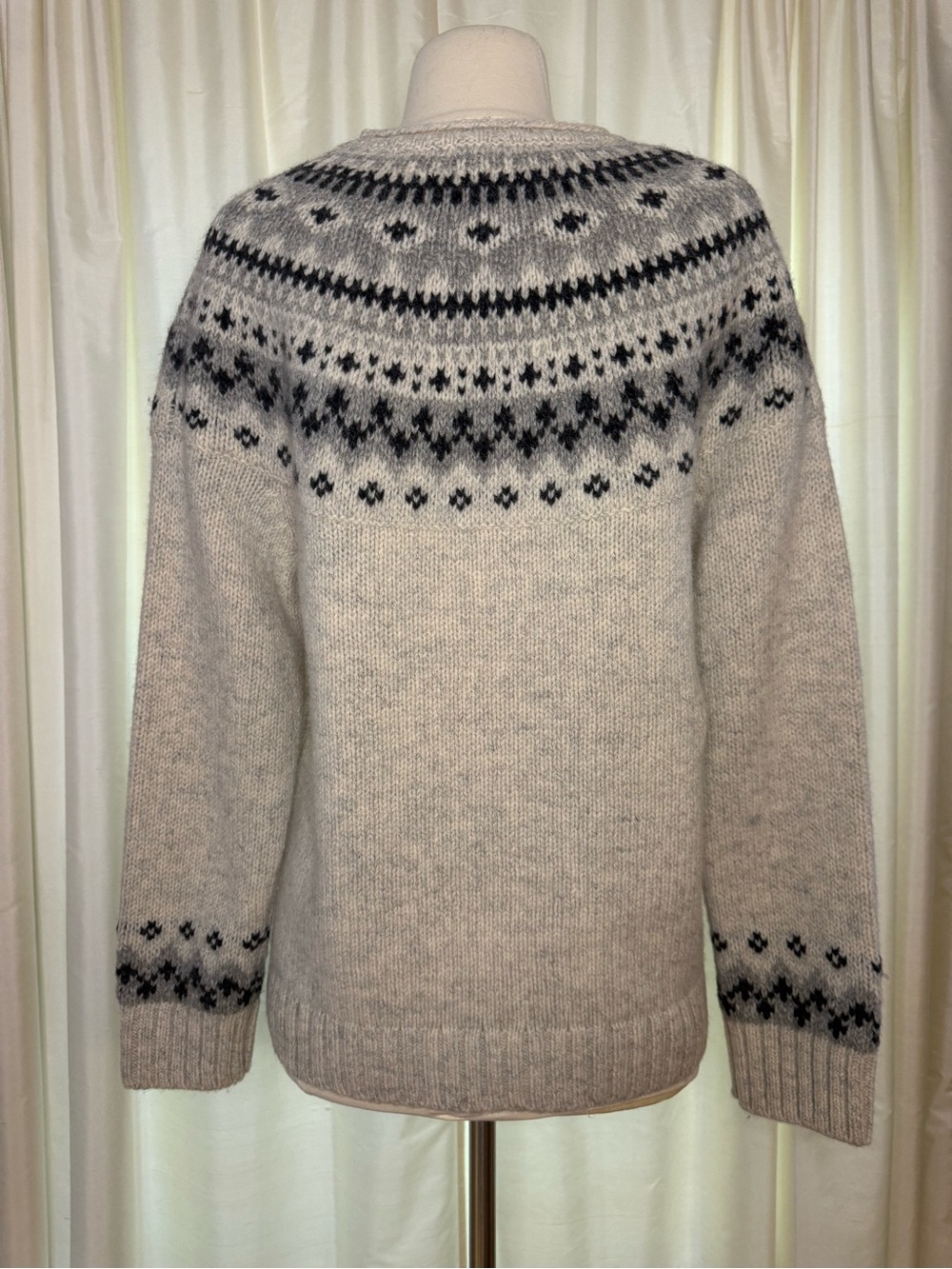 L.L.Bean 100% Lambswool Fair Isle Nordic Sweater Gray Black Women’s Medium - Picture 3 of 10